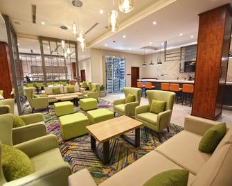 Hilton Garden Inn Kampala - Kampala - Area lounge