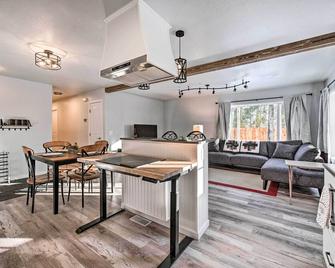Kenai Home with Fireplace Less Than 10 Mi to Big Eddy! - Кенай - Їдальня