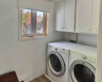 Chalet Au Quai des 3 Lacs. Waterfront with SPA at Val des Sources. - Asbestos - Lavandería