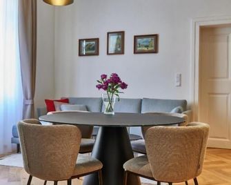 Three Golden Crowns Apartments - Prague - Dining room