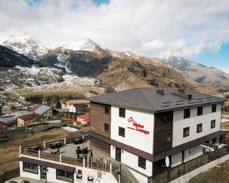 Alpine Lounge Kazbegi - Stepantsminda - Gebäude