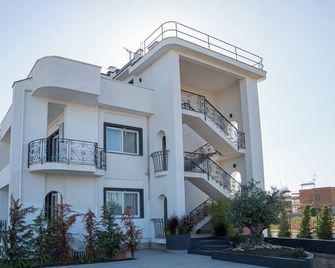 Viroga Suite Apartments - Castel Volturno - Будівля