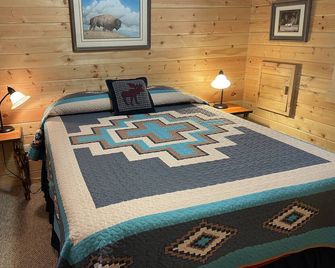 Cozy Guest Cabin by Henry's Lake & Near Yellowstone - Island Park - Bedroom