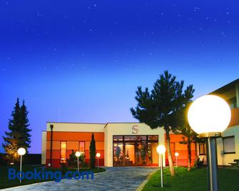 Hotel Garni Steinfeld - Wiener Neustadt - Edificio