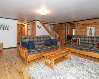 Kawagama Shoreline - Dorset - Living room