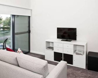 Trentham Lake Villas - Tree Tops - Trentham - Living room