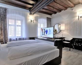 هوتل جراند - سسكي كروملوف - غرفة نوم