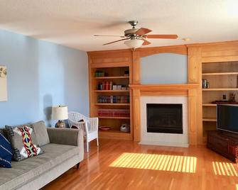 Cozy home with 4 bedroom in Urbandale - Urbandale - Living room