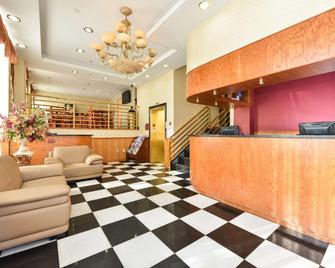 Lexington Inn At Jfk Airport - Queens - Front desk