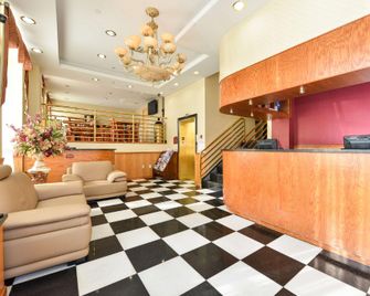 Lexington Inn At Jfk Airport - Queens - Front desk
