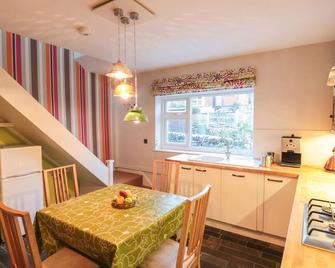 Jasmine Cottage - Bakewell - Dining room