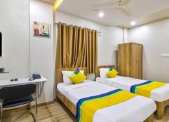 Itsy By Treebo - Shri Guru Service Apartment - Nagpur - Bedroom