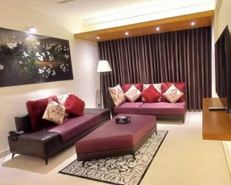 Royal Pearl Suites - Cox's Bazar - Wohnzimmer