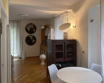 Living Vittoria: vicino al Centro di Bolzano - Bolzano - Dining room