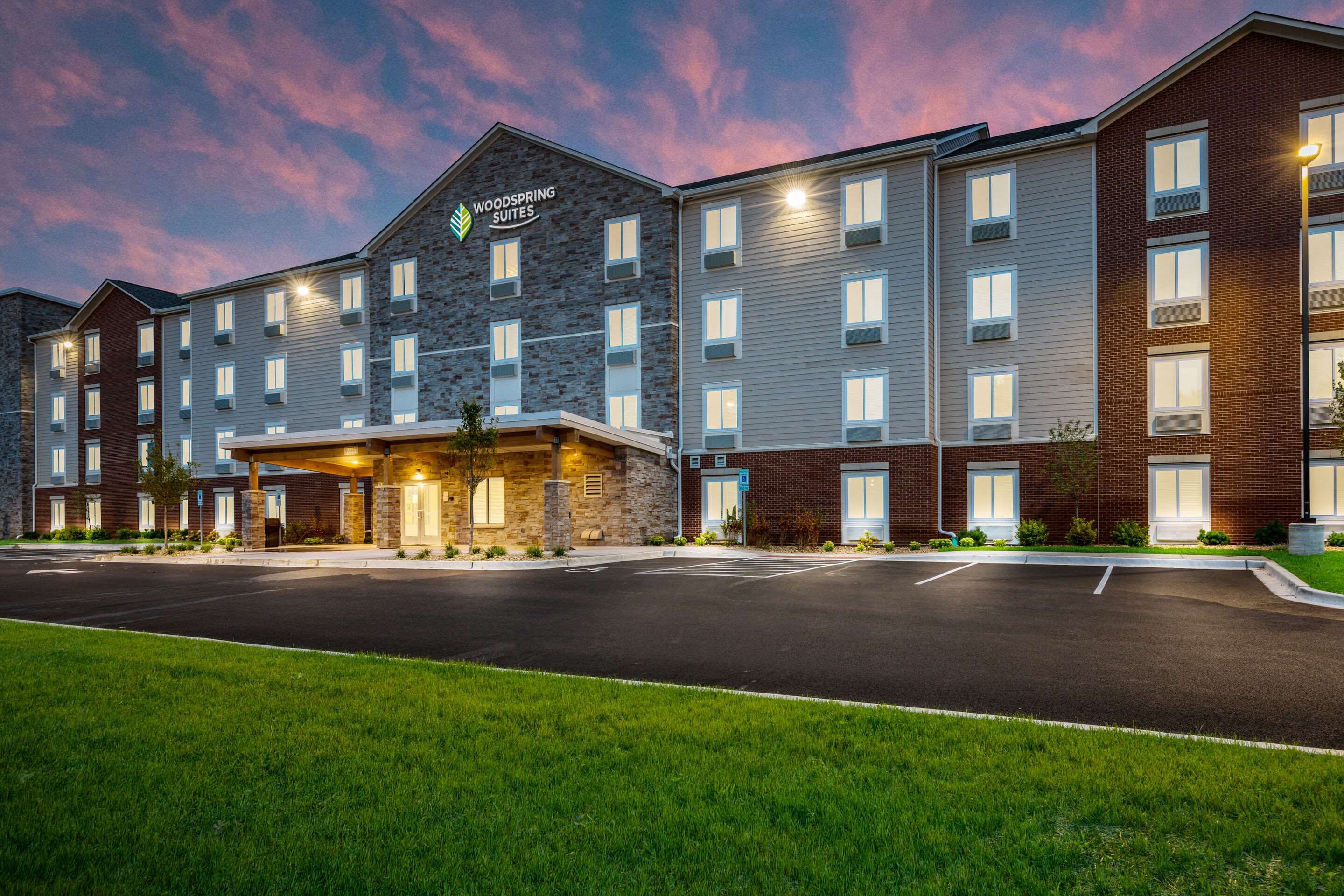 Woodspring Suites Elgin - Chicago - Elgin - Building
