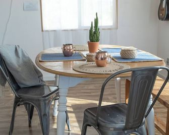 Charming cabin with AC in Joshua Tree - Joshua Tree - Dining room