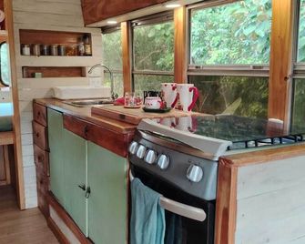 House on wheels, with mountain views and direct access to the Santa Maria River. - Santa Fe - Kitchen