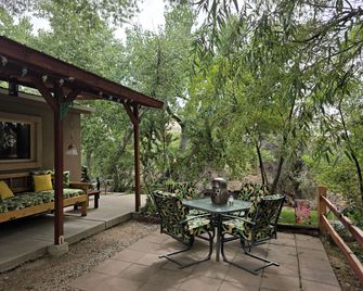Luxury Cottage Rental With Stunning Gard - Cortez - Patio