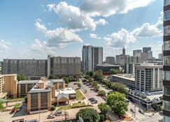 Close to everything fun Free Parking LM1704 - Atlanta - Outdoor view
