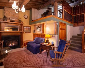 Stone Mill Hotel & Suites - Lanesboro - Living room