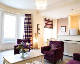 The Helaina Apartments - Scarborough - Living room