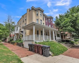 Trolley Teacup Charming Cozy Studio apts - Wilmington - Building
