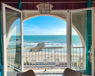 Demetra Seafront Apartment - Parking & Pool - Castel Volturno - Balcone