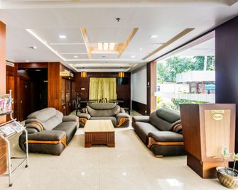 Pallete - Royal Kallada Ressidency - Mundrothuruthu - Lobby