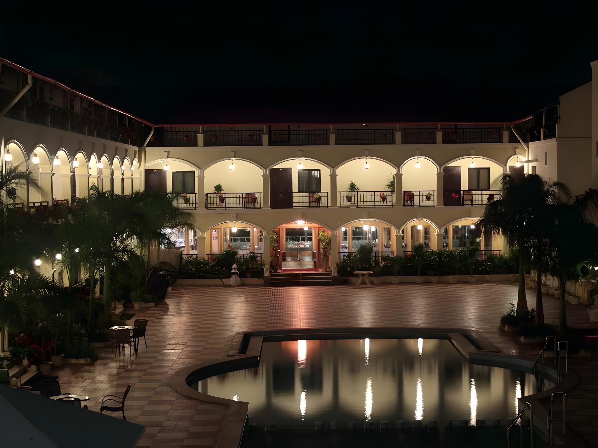 Hotel Kumararraja Palace - Yelagiri - Building