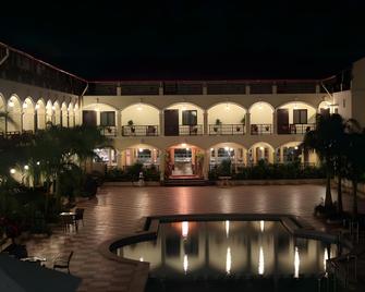 Hotel Kumararraja Palace - Yelagiri - Building