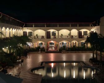 Hotel Kumararraja Palace - Yelagiri - Building