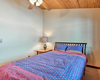 7-Acre Working Farm Near Lake Geneva: Pets Welcome - Burlington