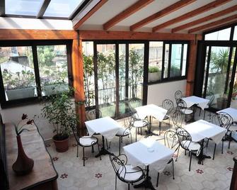 Sangiuliano114 B&B - Catania - Restaurante