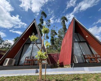 Tilu Juru Villa Garut - Garut - Building