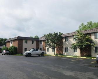 Quality Inn & Suites - Owego - Building