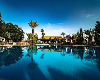 Euphoria Barbaros Beach - Kizilot - Piscina