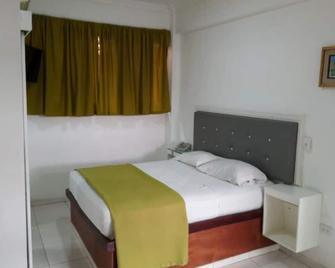 Quiet and comfortable room in the center. B&B # 2 - Santo Domingo - Quarto