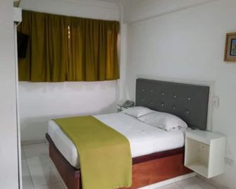 Quiet and comfortable room in the center. B&B # 2 - סנטו דומינגו - חדר שינה