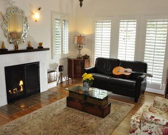 The Eagle Inn - Santa Barbara - Living room