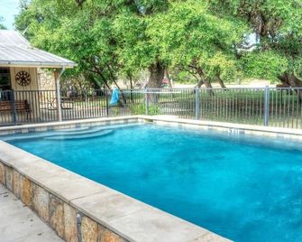 Park View @ Frio River Vacation Rentals - Concan - Pool