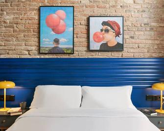 Olala Mini Hotel - Double Room | Private Patio - L'Hospitalet de Llobregat - Bedroom