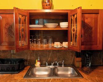 Cozy apartment in charming Negril with AC, WiFi - Negril