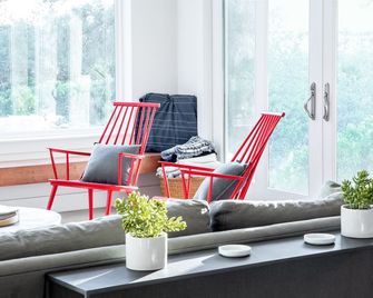 Juniper Woods Farmhouse - modern Hill Country farmhouse, sleeps 12! - New Braunfels - Living room