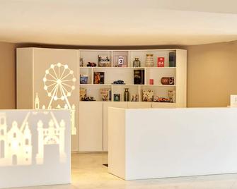 Fiesta Inn Aguascalientes - Aguascalientes - Front desk