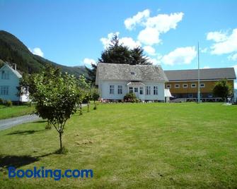 Dønhaug Gjestegard - Uskedalen - Building