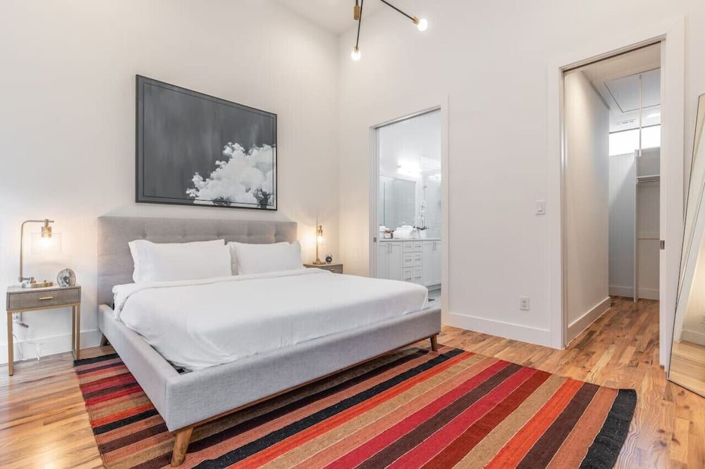 Stylish & Perfectly Located Luxury 2-Bed Townhome - Dallas - Makuuhuone