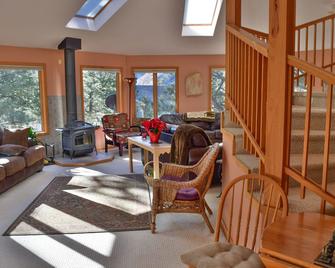 Beautiful, Pet Friendly And At The Foot Of Saxon Mountain In Georgetown Colorado - Georgetown - Sala de estar