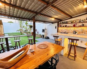 Atenas - Lofts com Cozinha - Próximo Aeroporto e Rodoviária - Porto Seguro - Bar