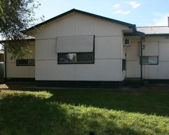 Chooks Paradise - located at Adelaide North - Gilles Plains - Edificio