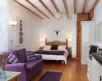 Luxury Studio Apt For 2 In Contemporary Cottage Style/Modern Conveniences - Коністон - Спальня